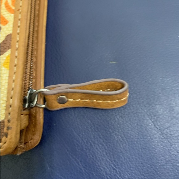 Vibrant Artistic Relic Leather Wallet with Leaf Patterns - Picture 2 of 7